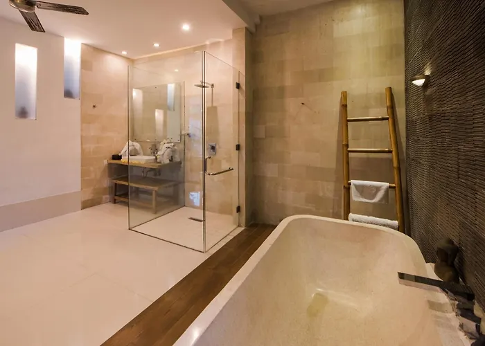 Villa 6-8br! View Sky Club, Brilliant Location, Of Seminyak